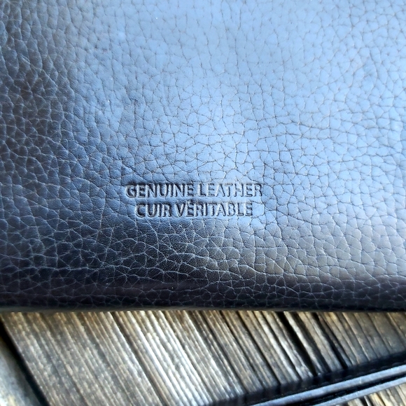 Kenneth Cole Black Leather Wristlet Wallet - Picture 3 of 11